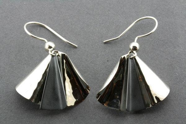 pleated earring - silver/oxidized