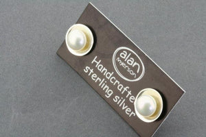 disc & pearl studs - Makers & Providers