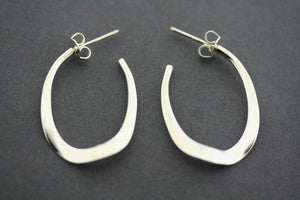oval twisted curve stud - Makers & Providers