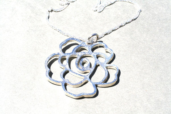flat rose pendant on 55cm singapore chain