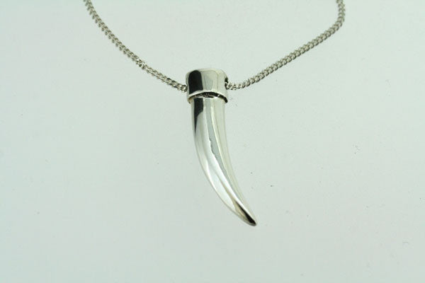 silver tooth pendant on 55cm link chain