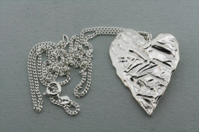 textured heart pendant on 55 cm link chain