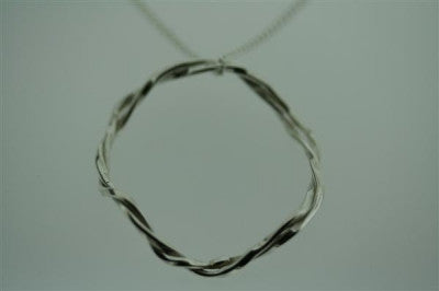 double twistbuckled pendant on 55cm link chain