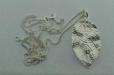 large textured leaf pendant on 60 cm link chain
