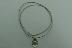 leaf necklace - white pearl - Makers & Providers