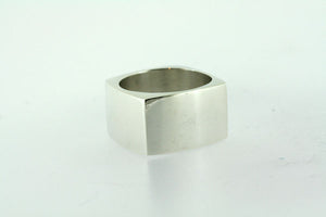 curved square with round hole ring - Makers & Providers