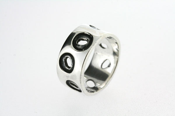 circle cutout & oxidized ring - sterling silver - Makers & Providers