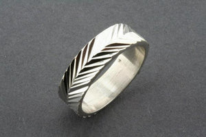 arrow diamond cut band - Makers & Providers