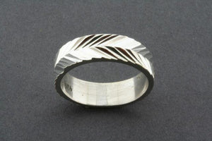 arrow diamond cut band - Makers & Providers