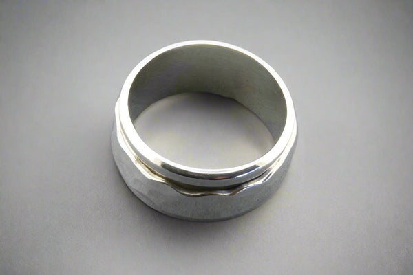 Hammered spinner ring - sterling silver - Makers & Providers