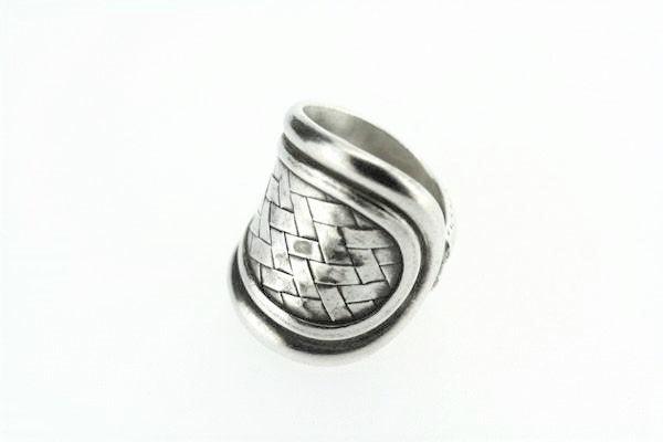 pure silver ring with basket weave detail