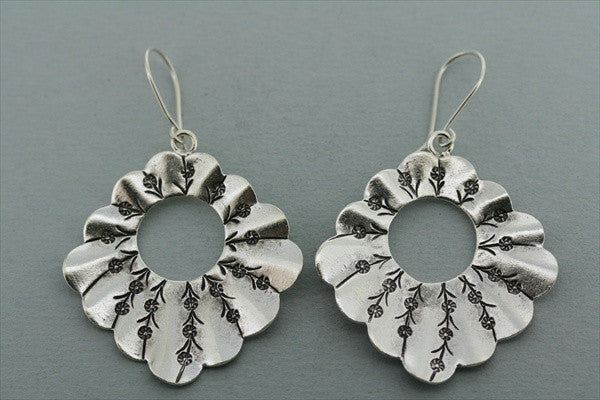 scalloped floral earring