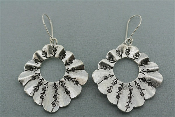 scalloped floral earring - Makers & Providers