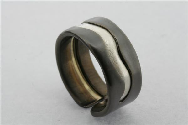 Swerve titanium/silver ring - silver - sterling silver and titanium - Makers & Providers