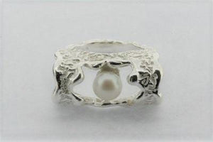 sterling silver ring with pearl