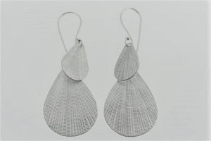 2 x teardrop texture earring - pure silver - Makers & Providers