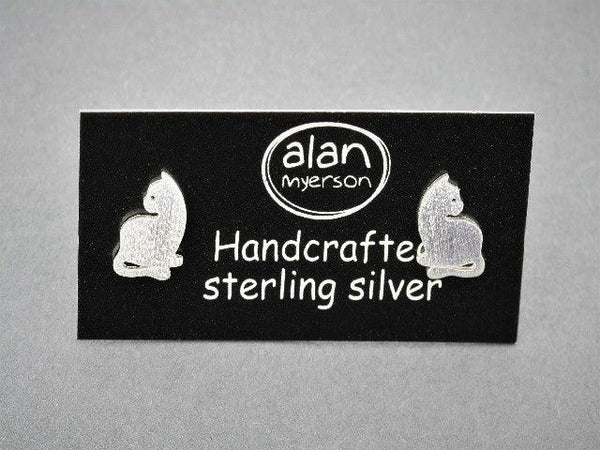 sitting cat stud - sterling silver