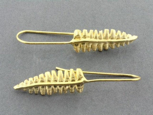 Sugar pine needle earring - 22 Kt gold - Makers & Providers