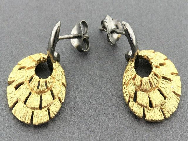 Nouveau fan earring - 22 Kt gold & oxidized on silver