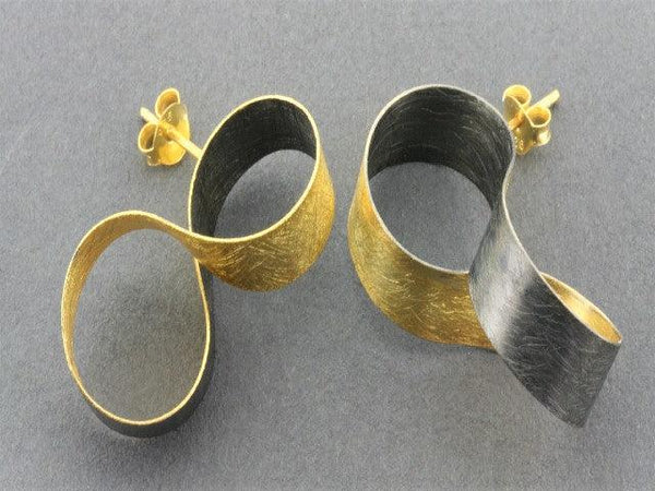 Infinity ribbon stud - 22 Kt gold & oxidized on silver - Makers & Providers