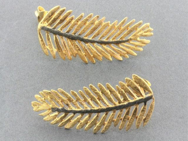 Cleopatra fern stud - 22 Kt gold & oxidized on silver - Makers & Providers