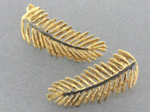 Cleopatra fern stud - 22 Kt gold & oxidized on silver - Makers & Providers