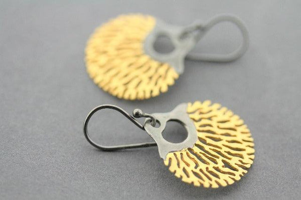 Lace-coral disc earring - 22Kt gold over silver