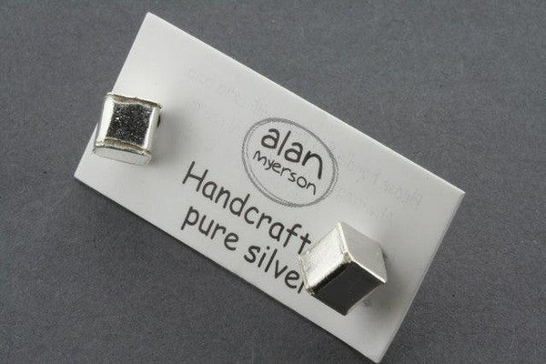 cube stud - Makers & Providers