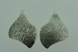 textured convex curve earring - Makers & Providers