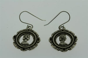 queen cutout earring - Makers & Providers