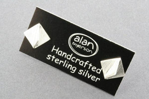 fin diamond stud - Makers & Providers