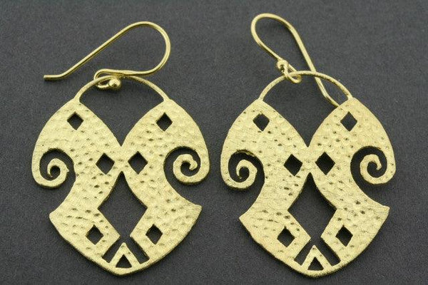 detailed shield earring - gold plated