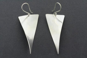 twisted triangle earring - pure silver - Makers & Providers