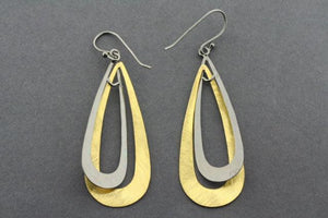 interlinked teardrop earring - gold plated & oxidized - Makers & Providers