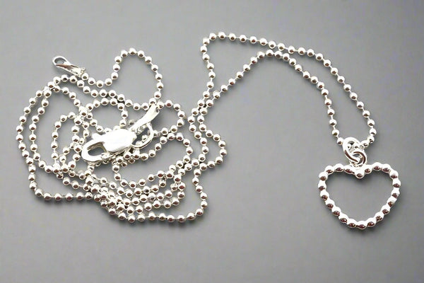 beaded heart pendant on 45 cm ball chain - Makers & Providers