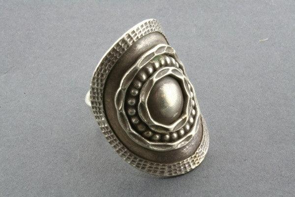 oval detailed curved ring - Makers & Providers