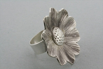 large daisy ring - Makers & Providers