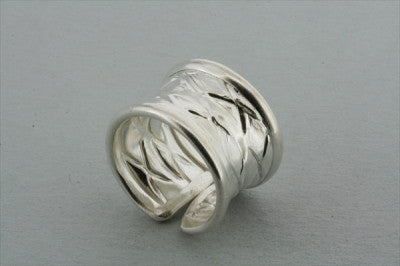 rimmed creased ring - Makers & Providers