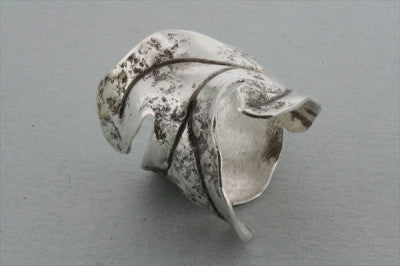 curled leaf ring