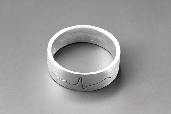 Healthy heartbeat ring - sterling silver - Makers & Providers