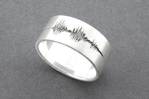 sterling silver ring with "I love you" voice-note etchin